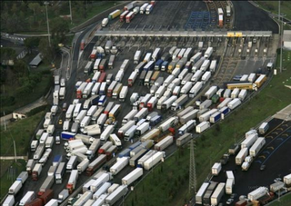 Illustration for article titled The World's 18 Worst Intersections And Interchanges
